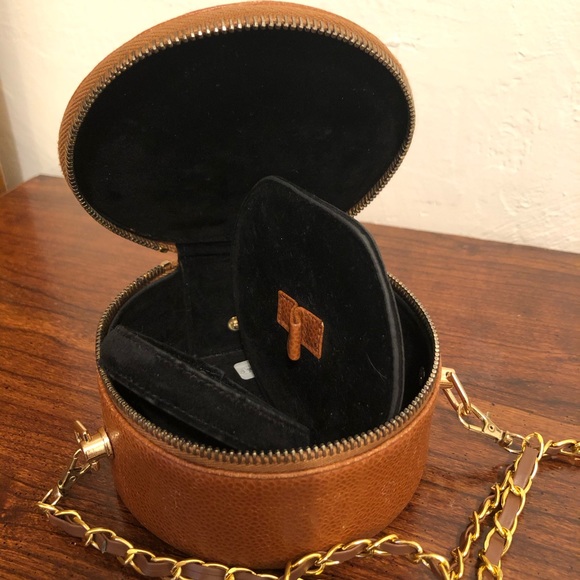 Chanel authentic brown caviar round vanity clutch - converted crossbody - Picture 7 of 11